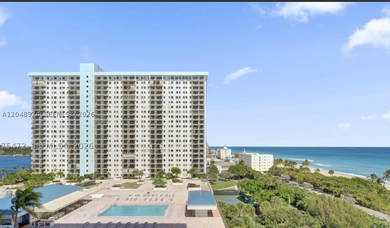 Condo for sale at The Summit 410S