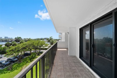 Comprar apartamento en The Summit 410S