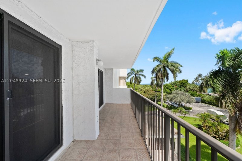 Condo for sale at The Summit 410S