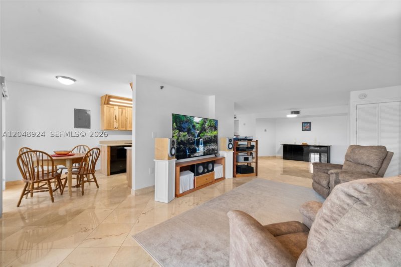 Condo for sale at The Summit 410S