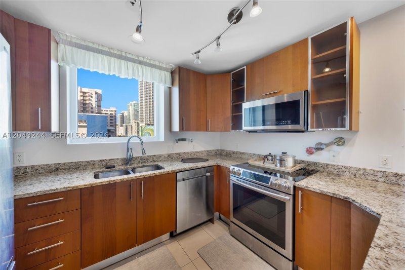 Apartment for rent at Ocean Marine Yacht Club 714