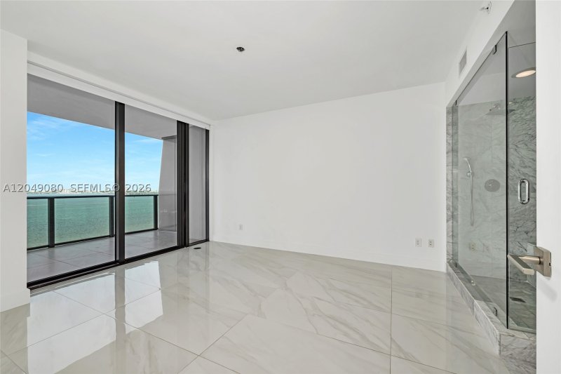 Comprar apartamento en One Paraiso 1806