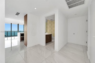 Comprar apartamento en One Paraiso 1806