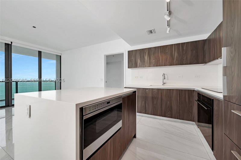Comprar apartamento en One Paraiso 1806