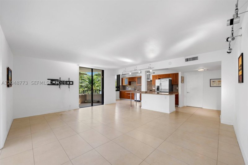 Condo for sale at Key Colony IV Botanica 301