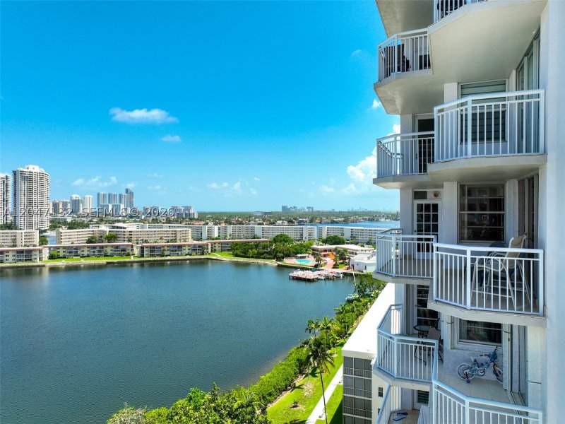 Condo for sale at Del Prado South Tower 1404