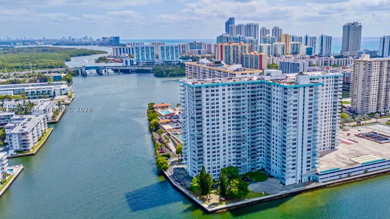 Condo for sale at Winston Towers 1907
