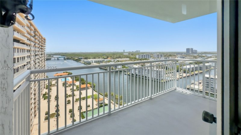 Condo for sale at Winston Towers 1907