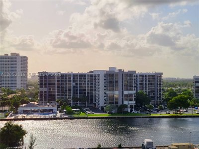 Comprar apartamento no Alexander Towers 901