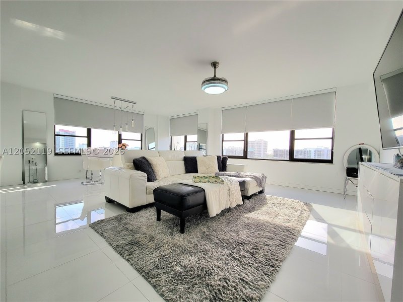 Condo for sale at Alexander Towers 901