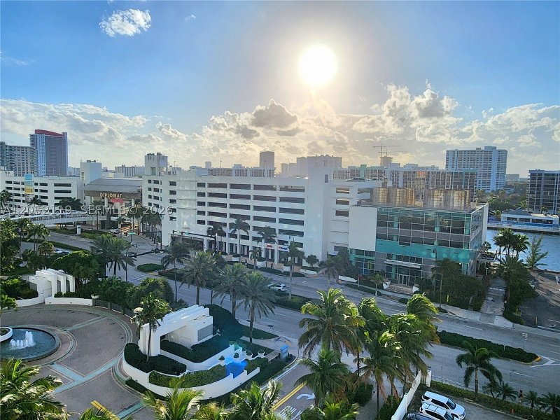 Condo for sale at Alexander Towers 901