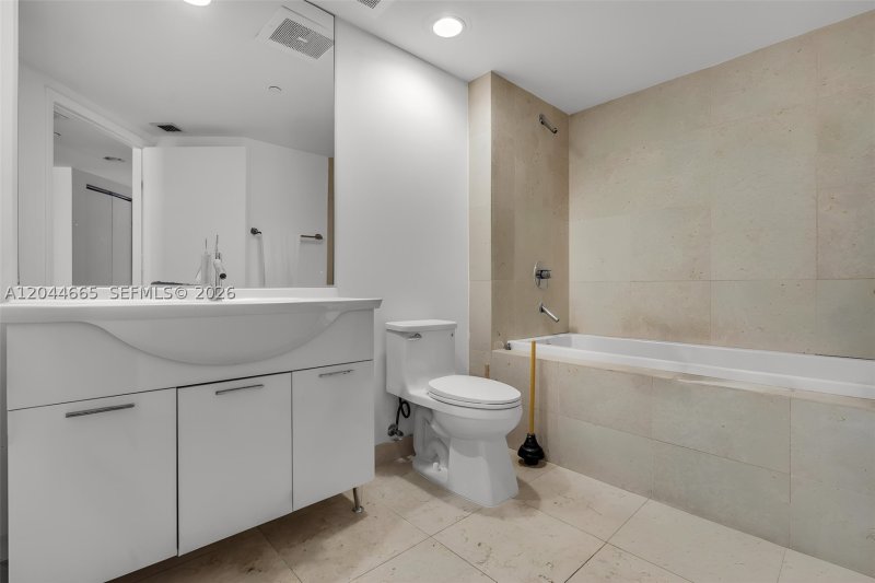 Condo for sale at Icon Brickell Tower I 2508