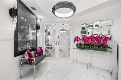 Comprar apartamento no Turnberry Ocean Colony 1703