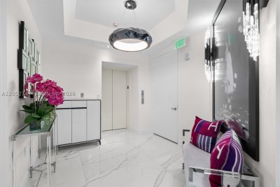 Comprar apartamento no Turnberry Ocean Colony 1703