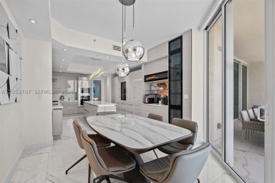 Comprar apartamento no Turnberry Ocean Colony 1703