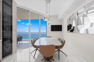 Comprar apartamento no Turnberry Ocean Colony 1703