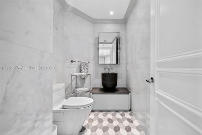Comprar apartamento no Turnberry Ocean Colony 1703