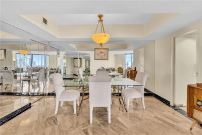 Comprar apartamento en Hamptons West 1907