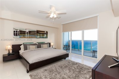 Comprar apartamento no Beach Club Two 3204