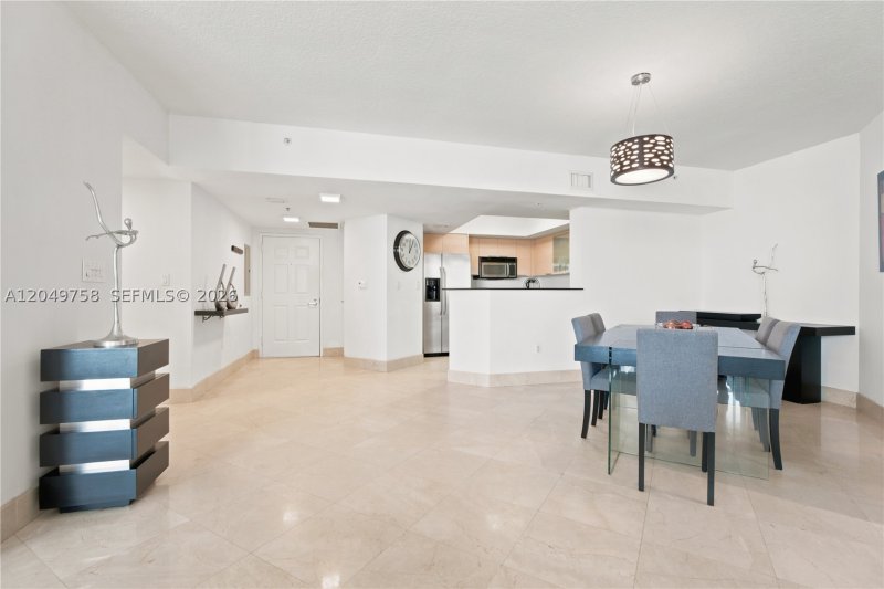 Condo for sale at La Perla 1604
