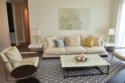 Comprar apartamento no Trump Tower Three 2905