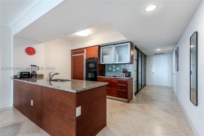 Comprar apartamento no Beach Club Two 3511