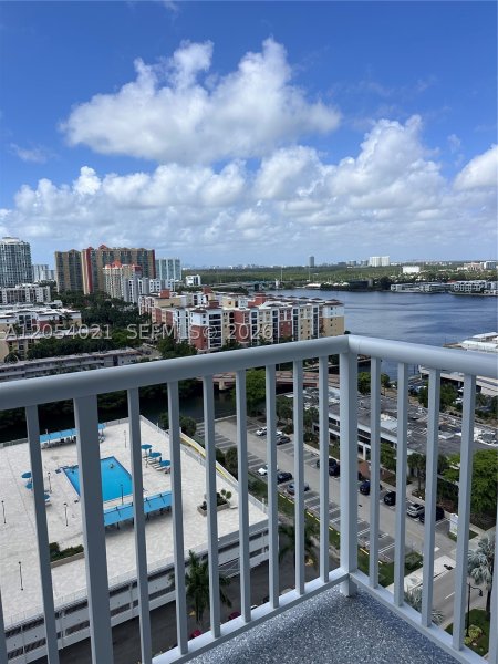 Comprar apartamento en Winston Towers 1905
