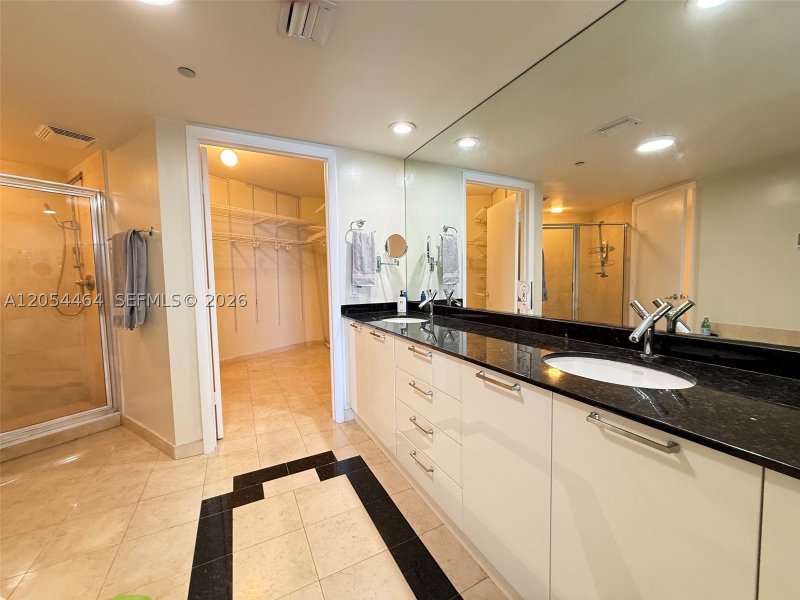 Alquiler de apartamento en Ocean Three 2502