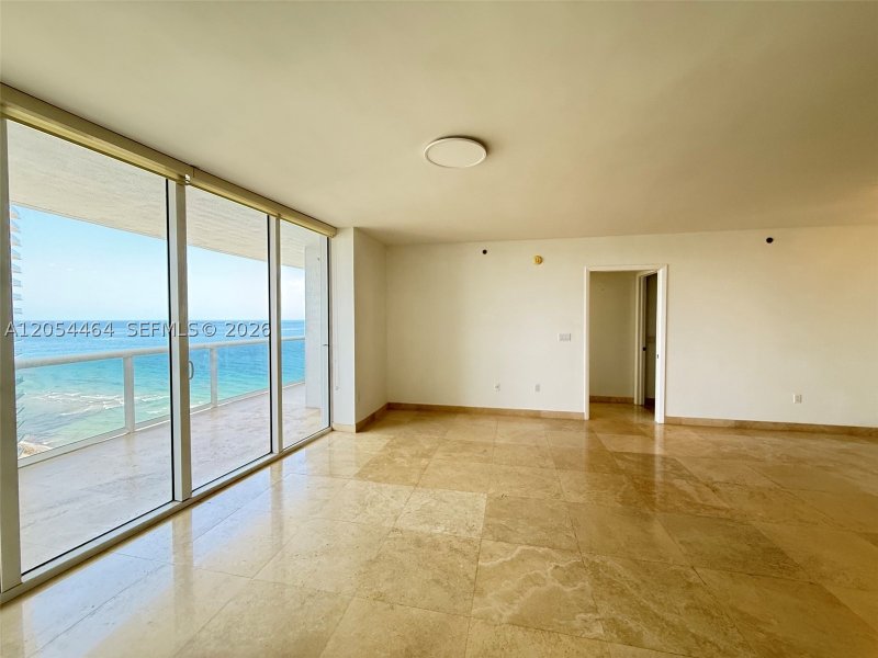 Alquiler de apartamento en Ocean Three 2502