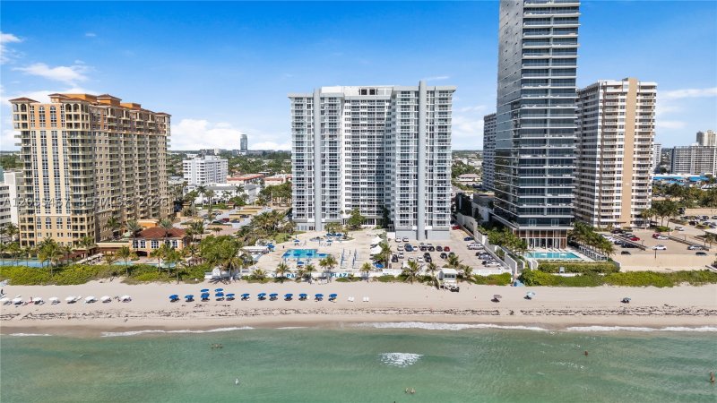 Condo for sale at Parker Plaza Estates 1716