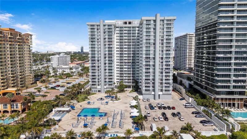 Condo for sale at Parker Plaza Estates 1716
