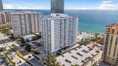 Comprar apartamento no Parker Plaza Estates 1716