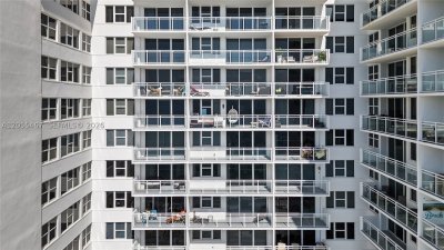 Comprar apartamento no Parker Plaza Estates 1716