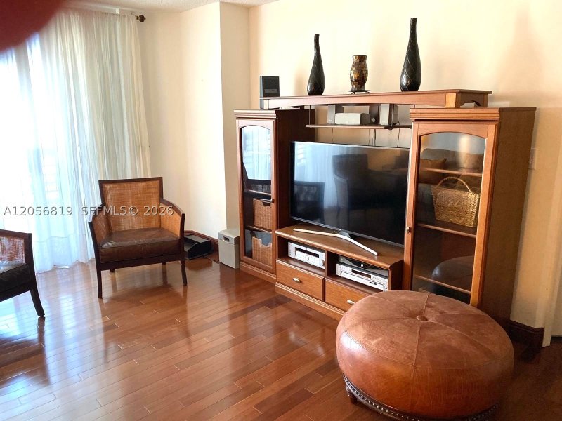 Condo for sale at Mystic Pointe 500 1208