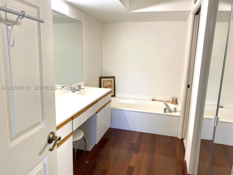Condo for sale at Mystic Pointe 500 1208