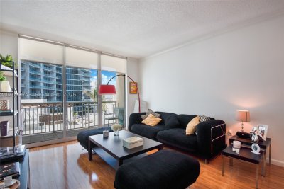 Cite On The Bay Apt #626