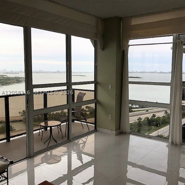 Comprar apartamento en Charter Club Condos T1