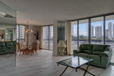 Mystic Pointe 300 Apt #613