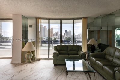 Comprar apartamento en Mystic Pointe 300 613