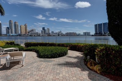 Comprar apartamento en Mystic Pointe 300 613