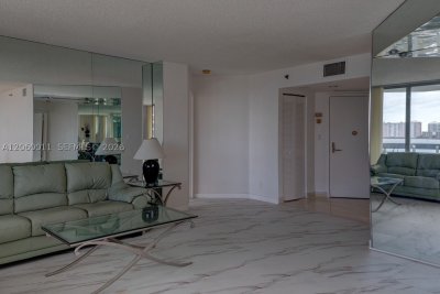 Comprar apartamento en Mystic Pointe 300 613
