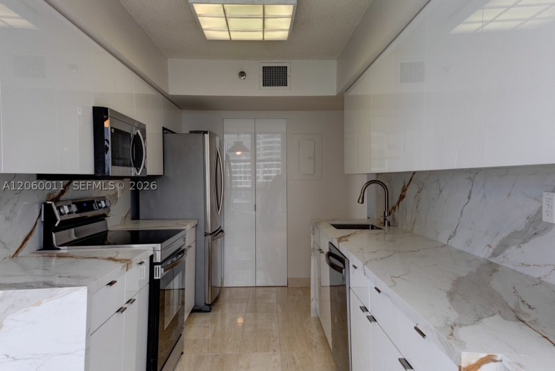 Comprar apartamento en Mystic Pointe 300 613