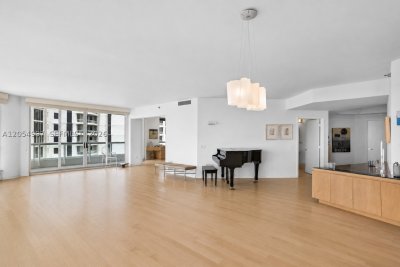Comprar apartamento no Atlantic Two at The Point 1605