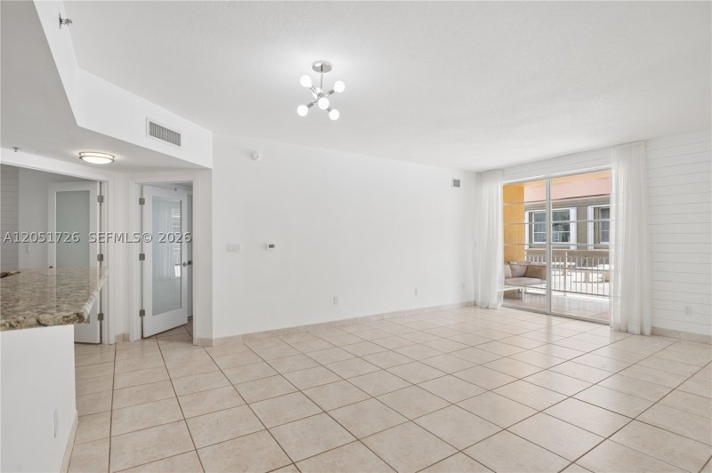 Comprar apartamento en The Courts Condo 417