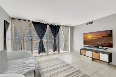Comprar apartamento en Del Prado South Tower 801