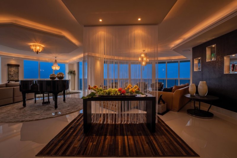 Condo for sale at Trump Royale PH 5109