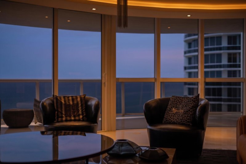 Condo for sale at Trump Royale PH 5109