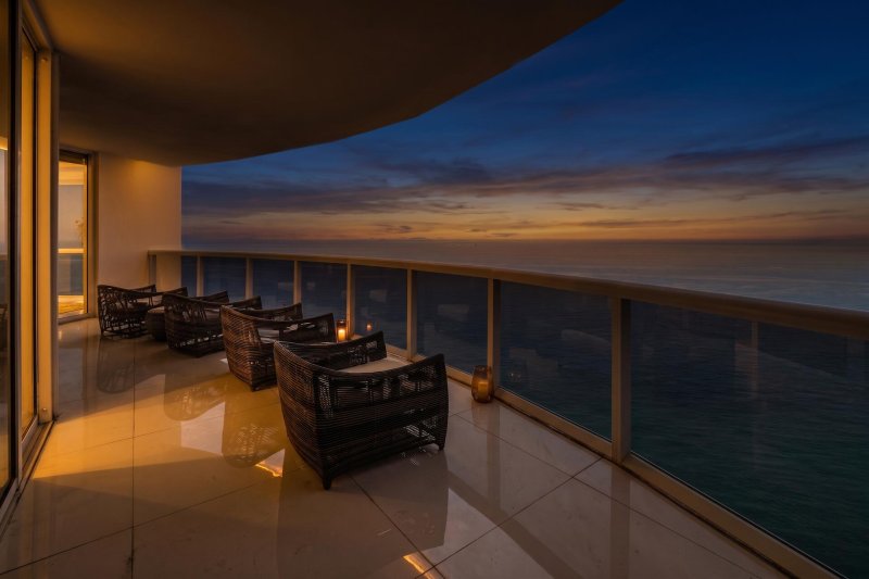 Condo for sale at Trump Royale PH 5109