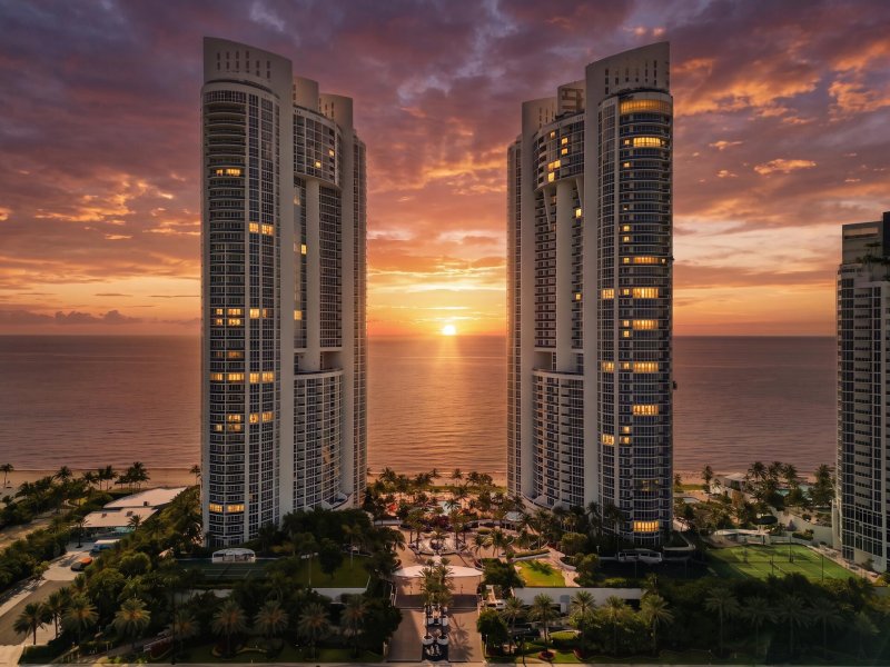 Condo for sale at Trump Royale PH 5109