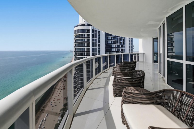 Condo for sale at Trump Royale PH 5109